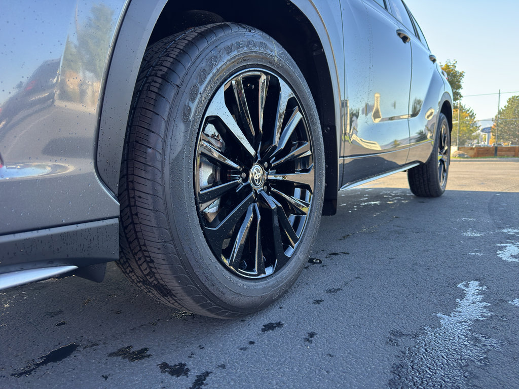 New 2025 Toyota Highlander XSE image 19