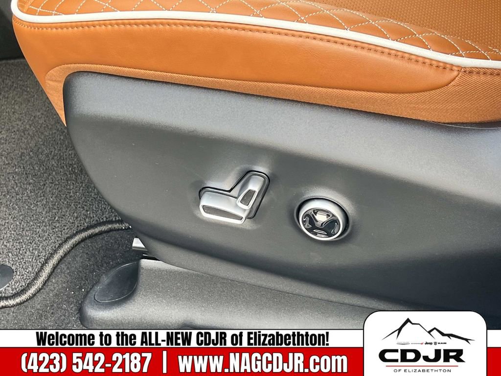 New 2026 Chrysler Pacifica Pinnacle image 23