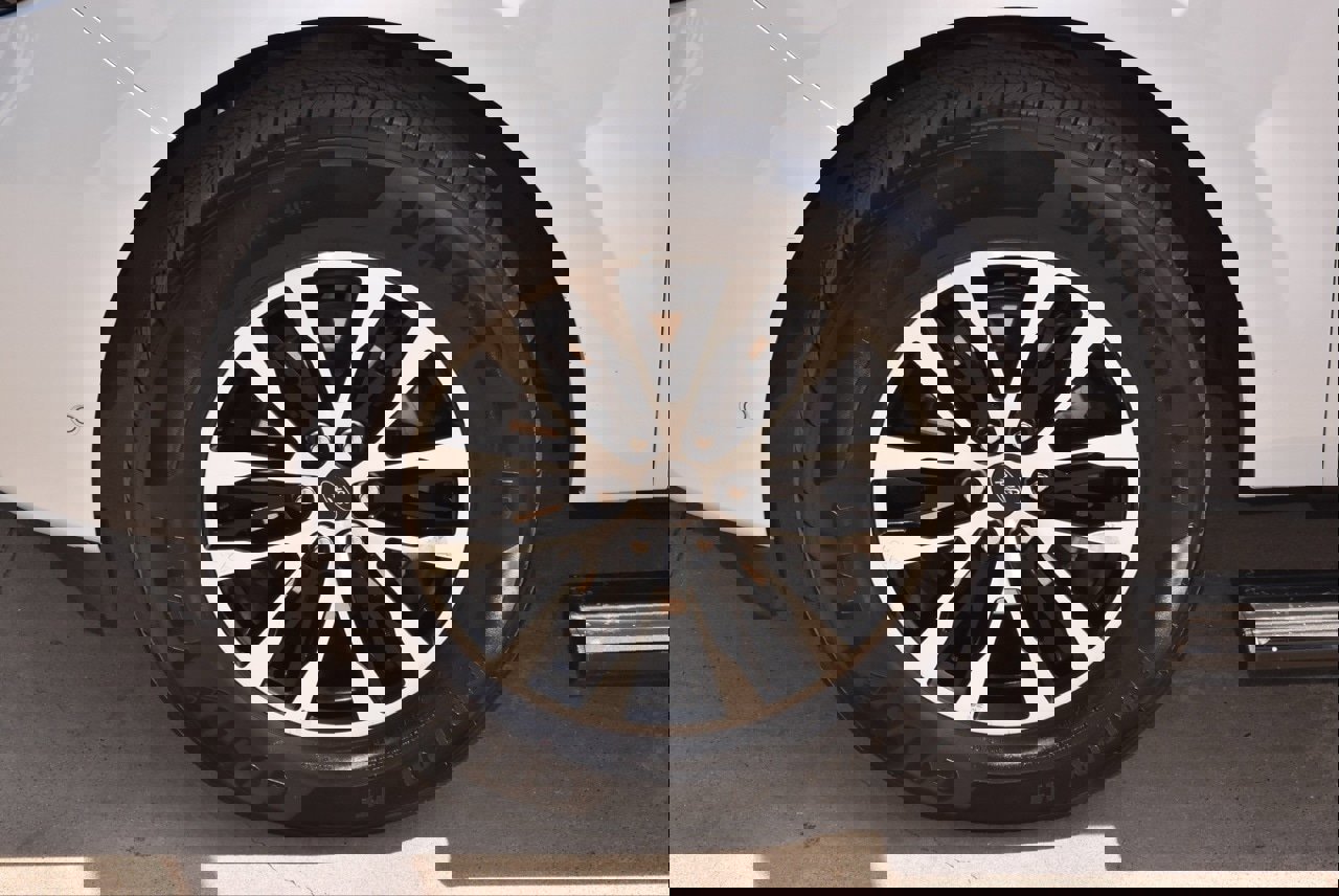 Certified 2025 Ford Expedition Platinum image 40