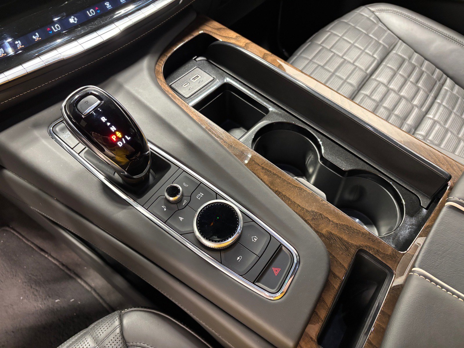 Used 2023 Cadillac Escalade Sport Platinum w/ LPO, ONYX Package AWD/4WD image 13