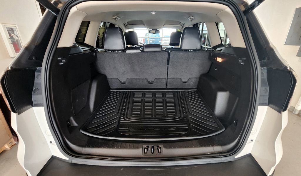 Used 2017 Ford Escape Titanium FWD image 9