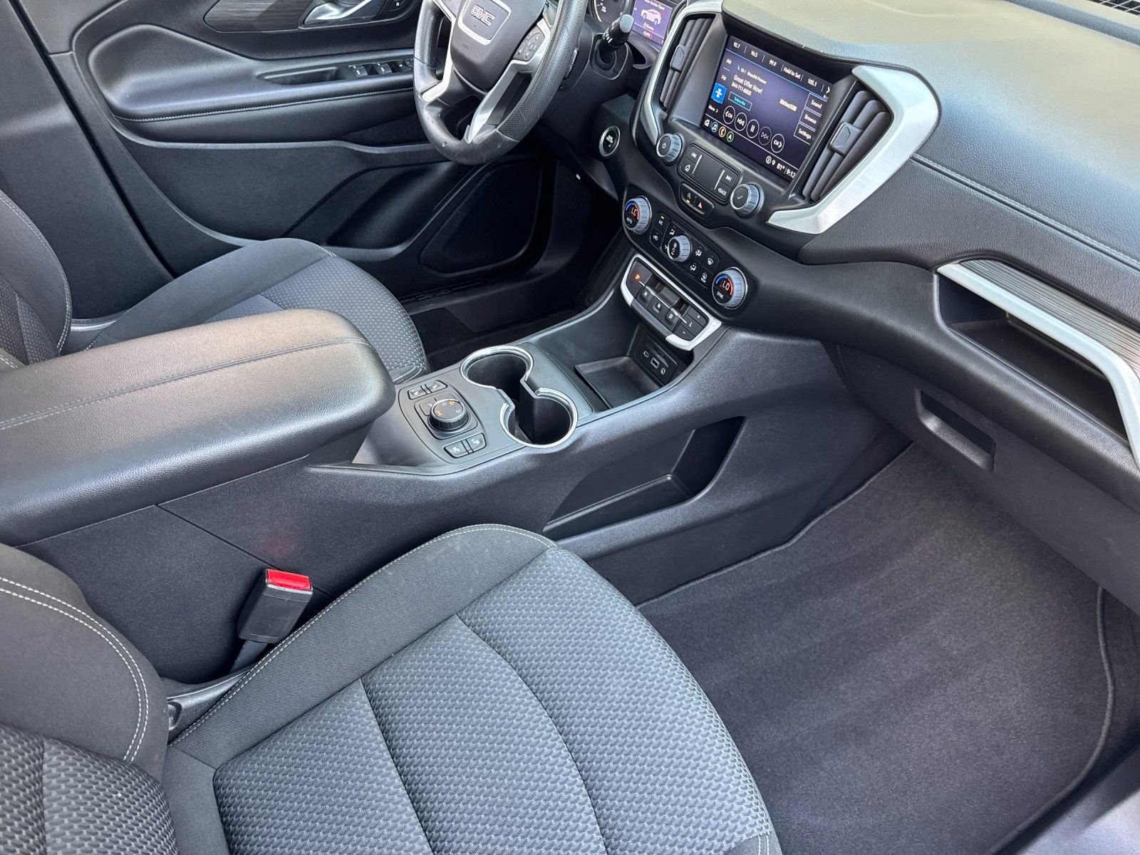 Used 2023 GMC Terrain SLE w/ Driver Convenience Package image 17