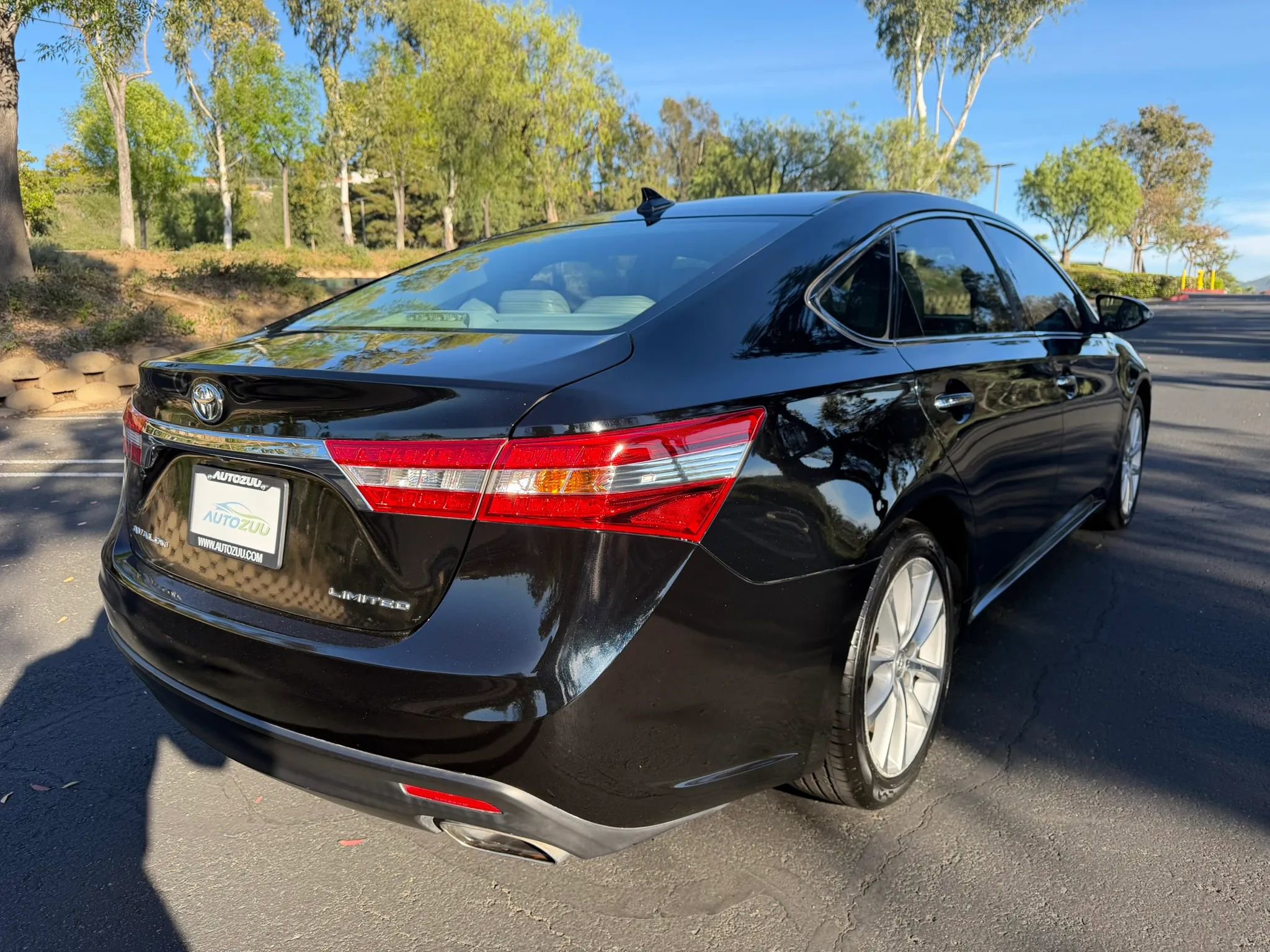 Used 2013 Toyota Avalon Limited FWD image 5