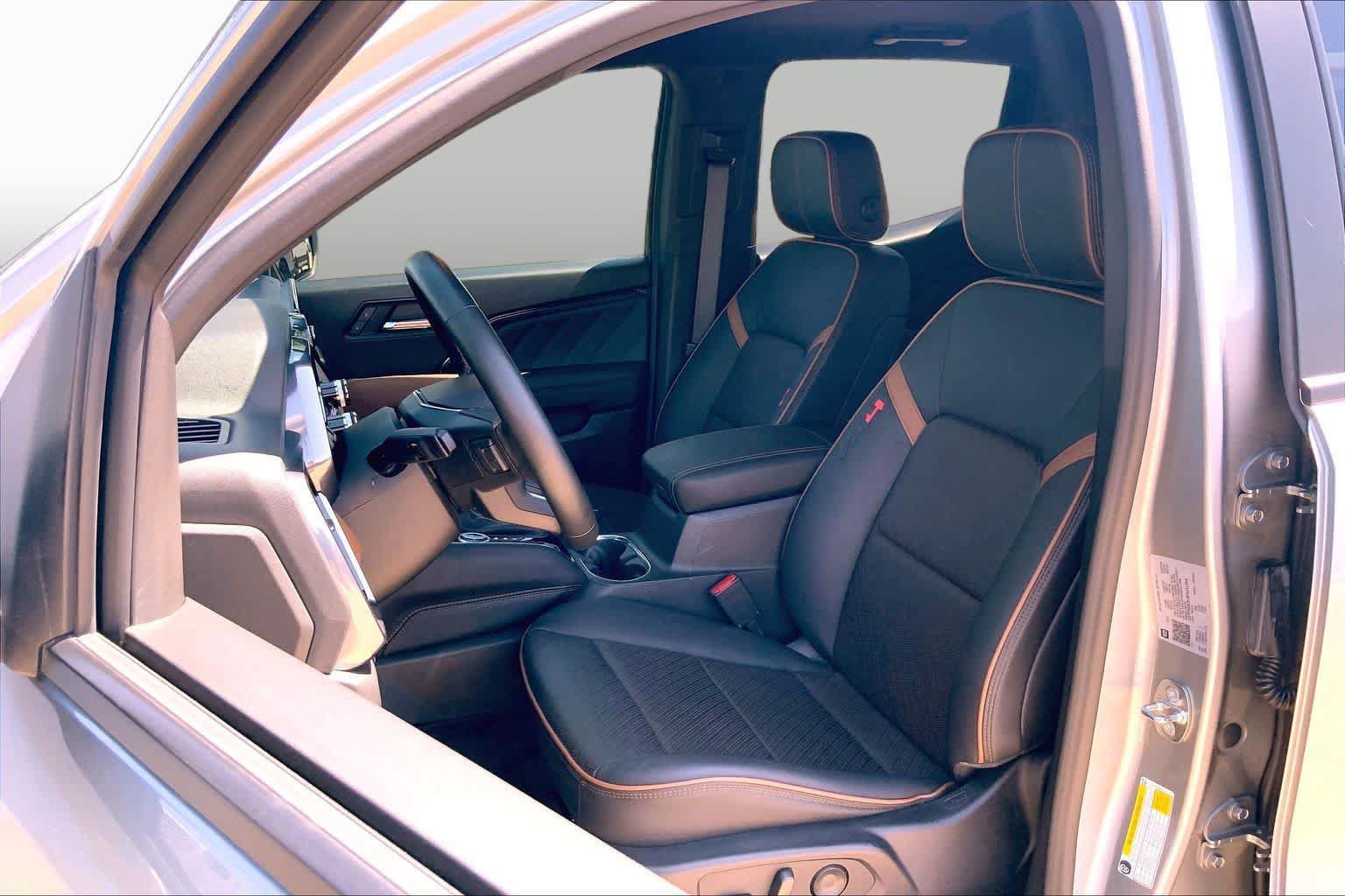 Used 2023 GMC Canyon AT4 w/ AT4 Premium Package AWD/4WD image 8