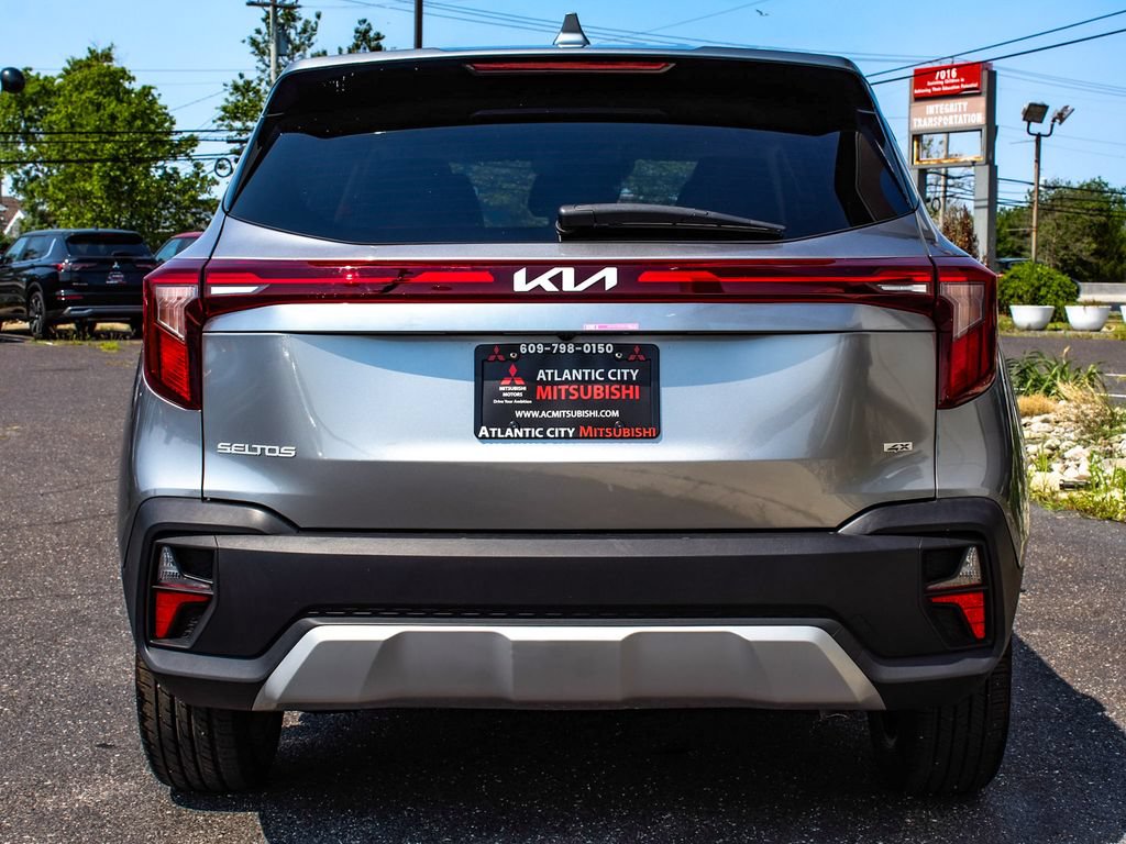 Used 2025 Kia Seltos LX AWD/4WD image 5