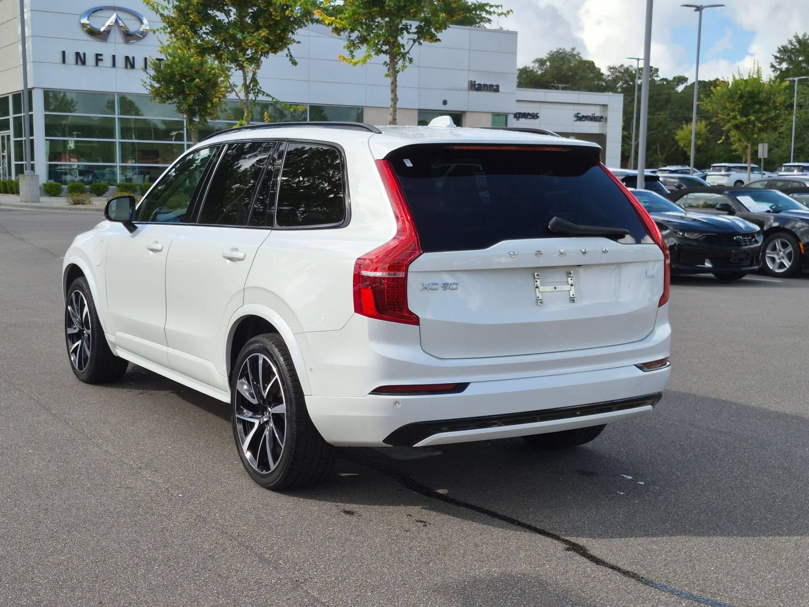 Used 2023 Volvo XC90 T8 Plus w/ Protection Package AWD/4WD image 5