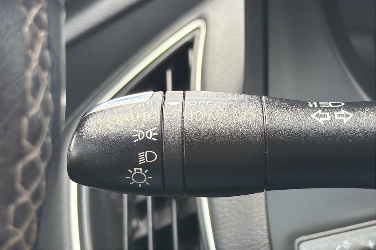 Used 2018 INFINITI Q50 Luxe w/ Essential Package (3.0T Luxe) AWD/4WD image 18