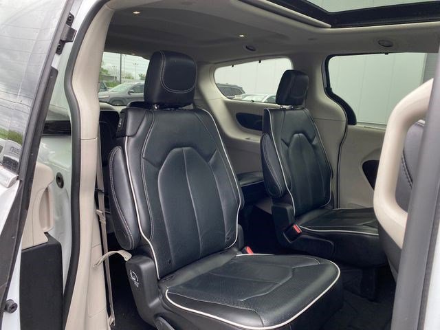 Certified 2024 Chrysler Pacifica Limited FWD image 34