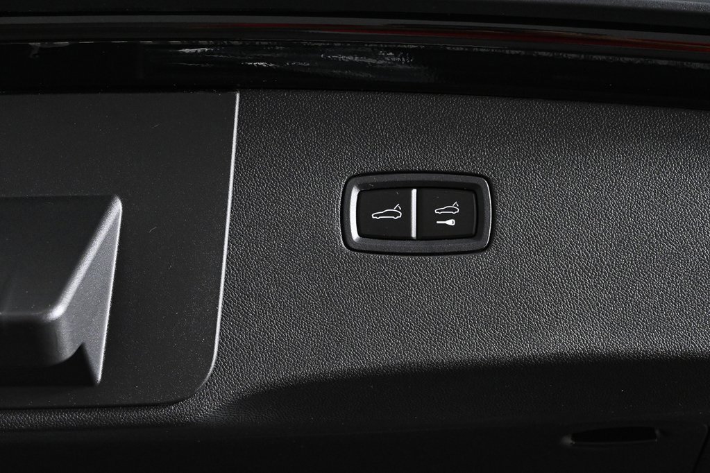 Used 2025 Porsche Cayenne Coupe image 34