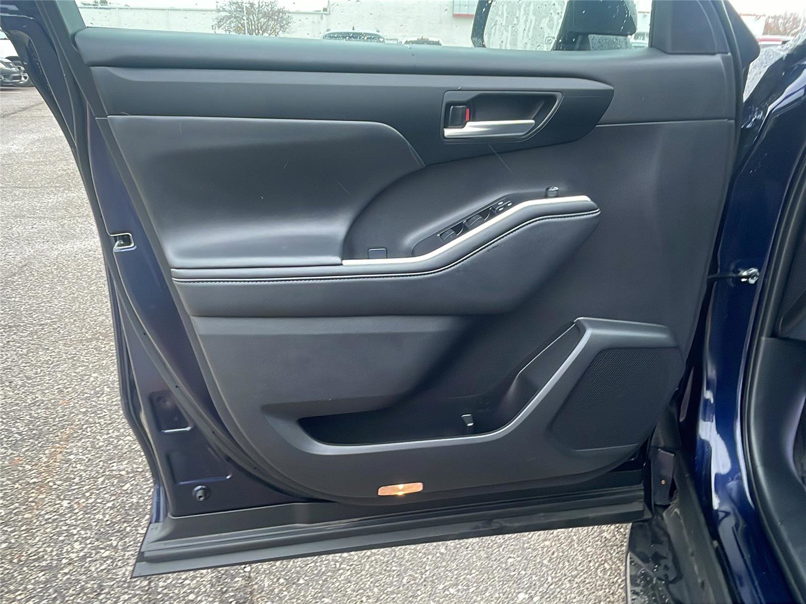 Used 2025 Toyota Highlander XLE image 20