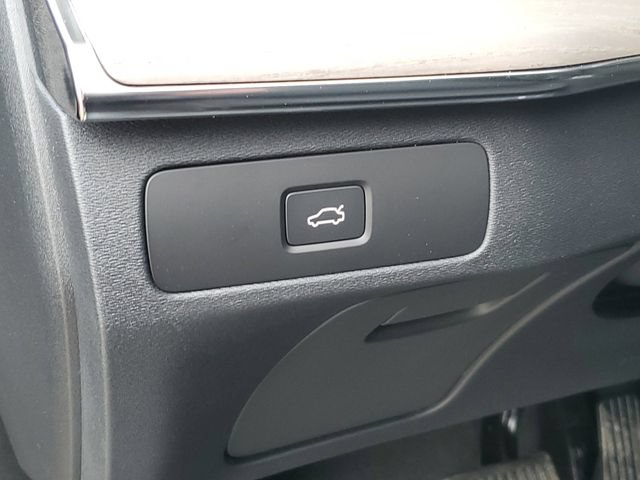 New 2026 Volvo XC90 B6 Plus w/ Protection Package Premier AWD/4WD image 9