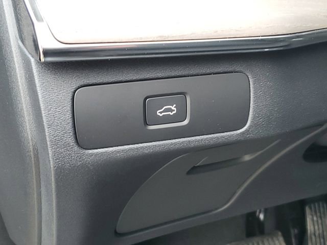 New 2026 Volvo XC90 B6 Plus w/ Protection Package Premier image 9