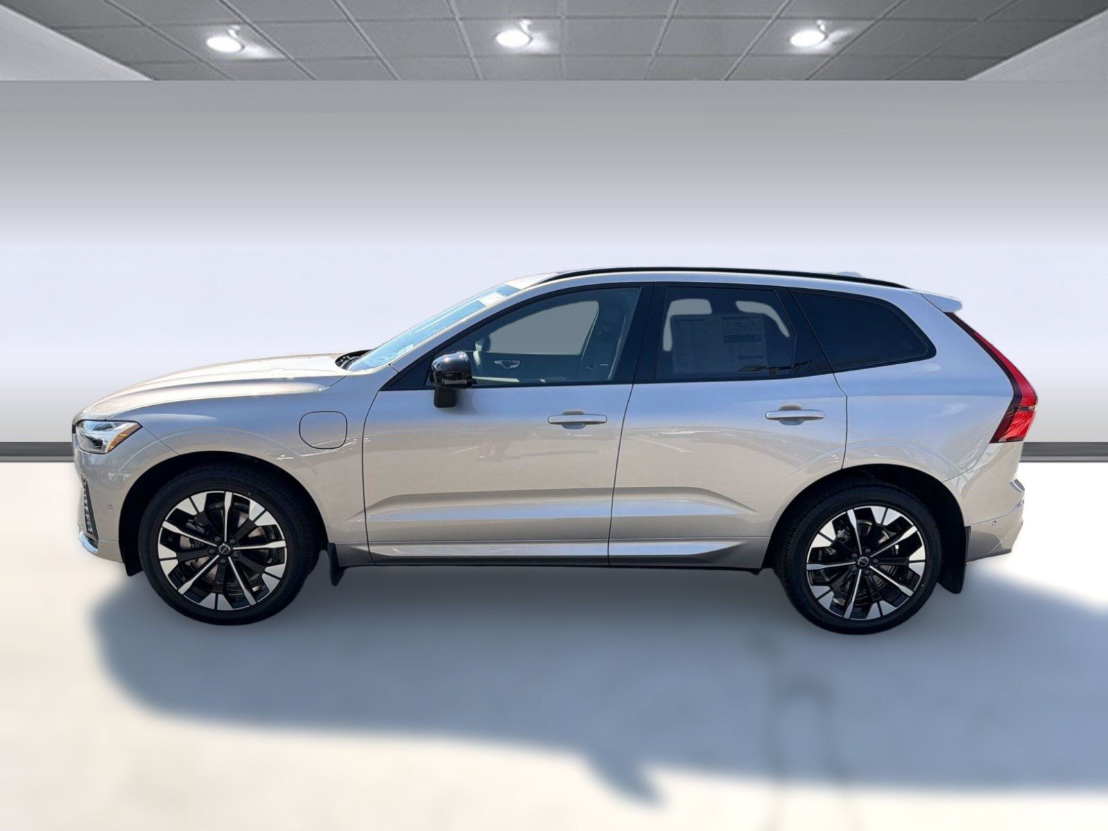 New 2026 Volvo XC60 T8 Plus w/ Climate Package AWD/4WD image 2