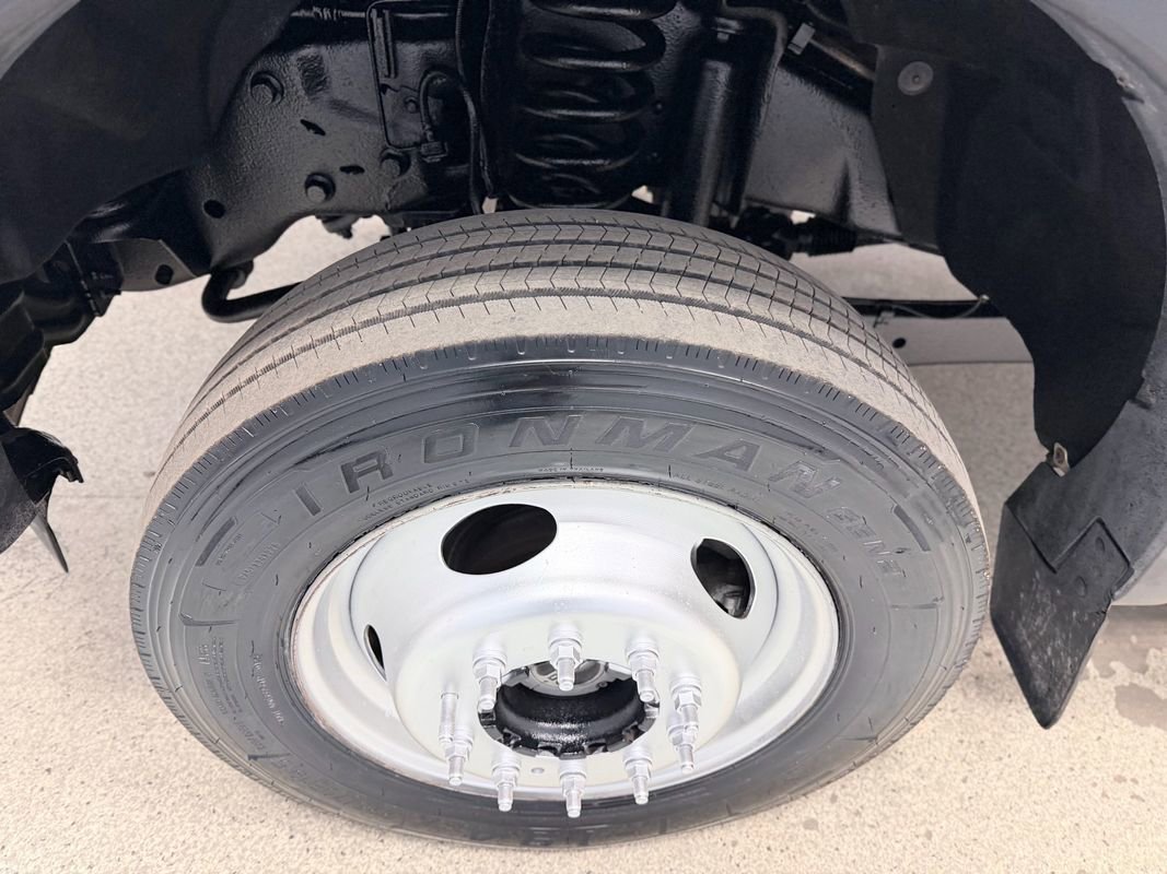 Used 2012 Ford F550 4x4 Crew Cab Super Duty w/ Payload Upgrade Pkg image 15