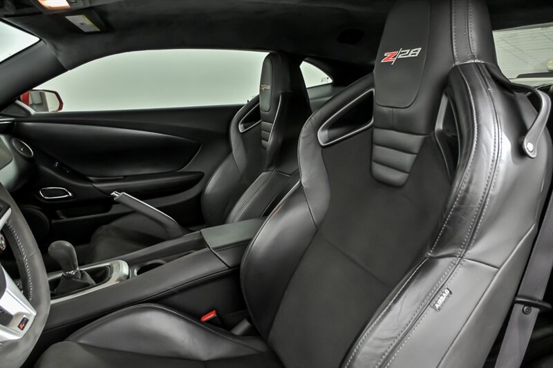 Used 2015 Chevrolet Camaro Z/28 RWD image 18