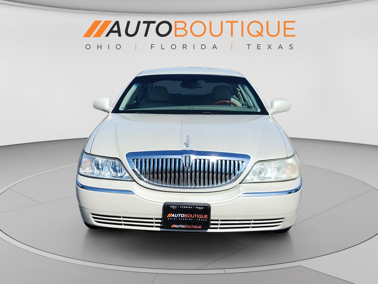 Used 2005 Lincoln Town Car Signature Limited RWD image 8