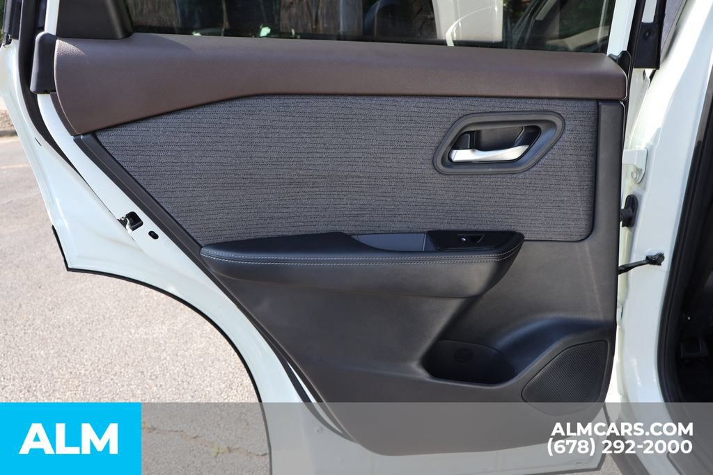 Used 2023 Nissan Rogue SV FWD image 18