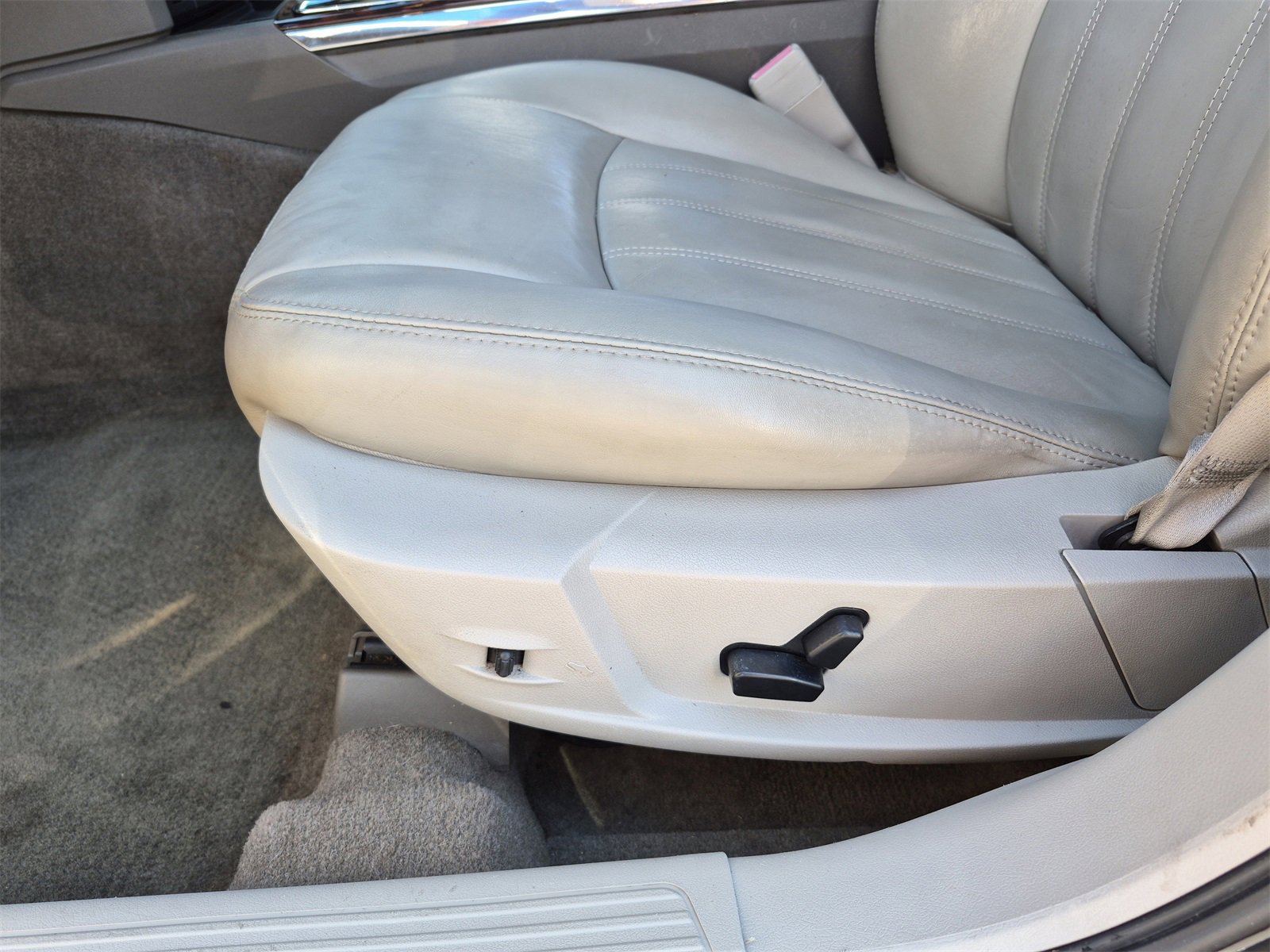 Used 2008 Chrysler 300 C w/ Navigation & Sound Group II image 19