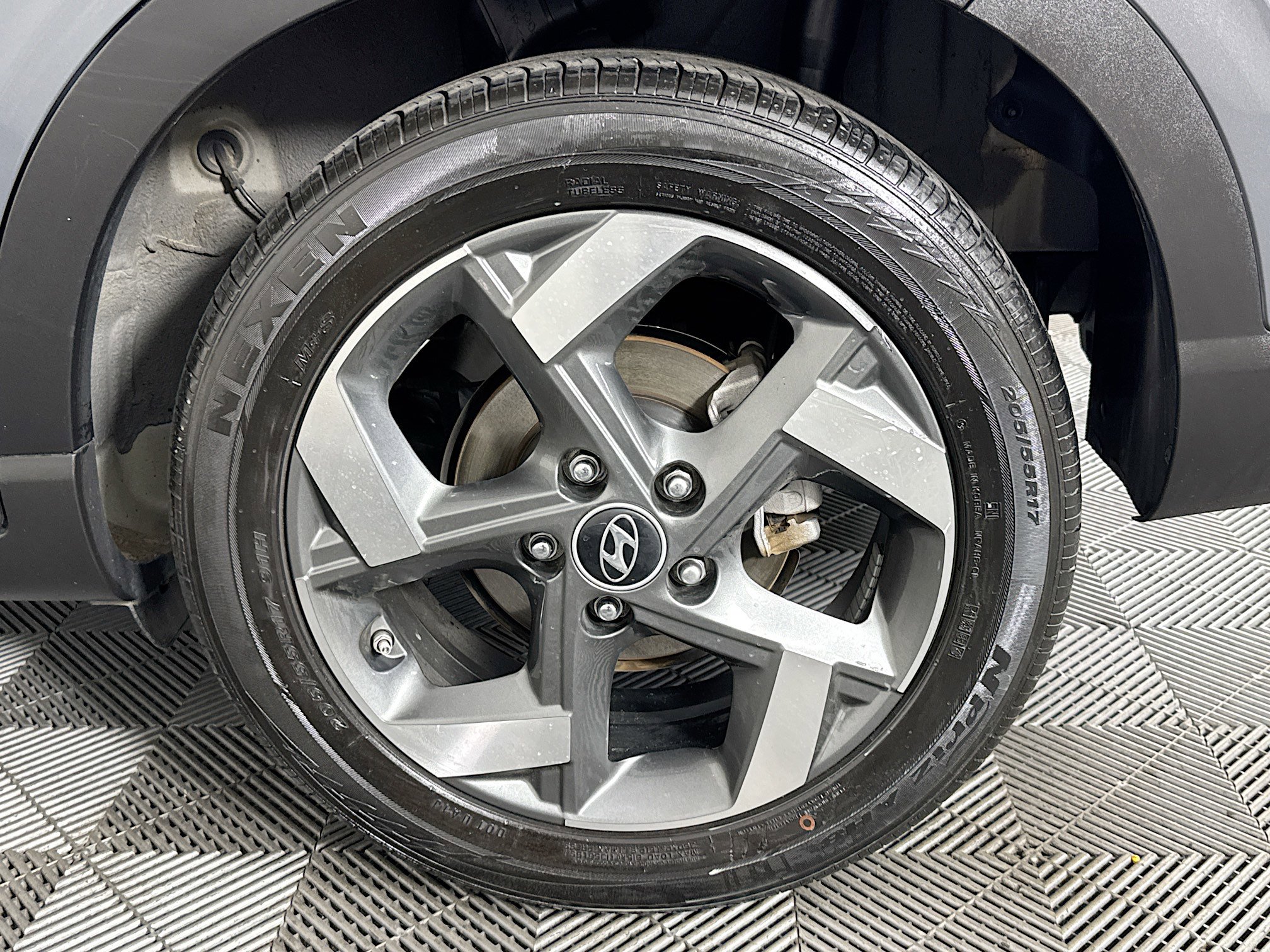 Used 2024 Hyundai Venue SEL image 48