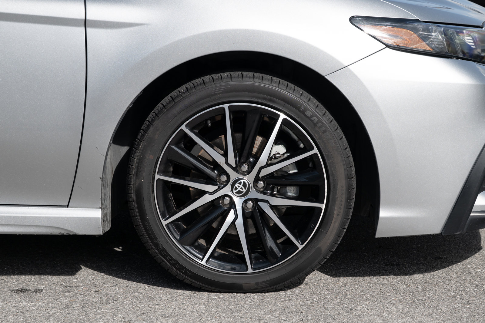 Used 2023 Toyota Camry SE image 11