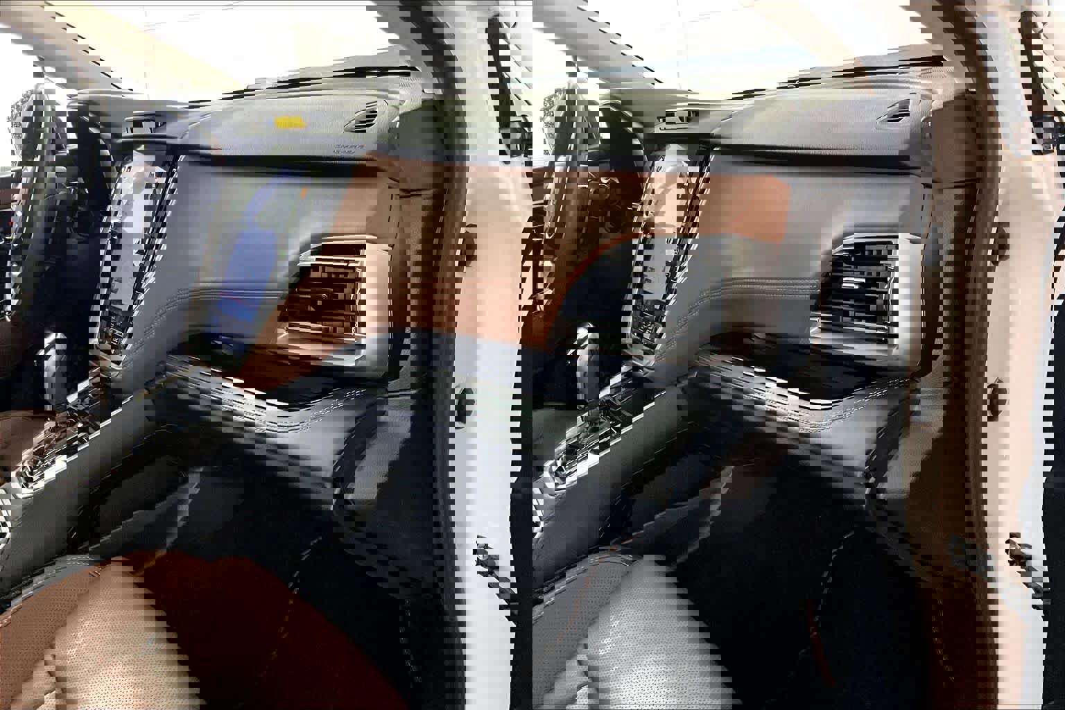 Used 2020 Subaru Outback Touring w/ Popular Package #2 image 17