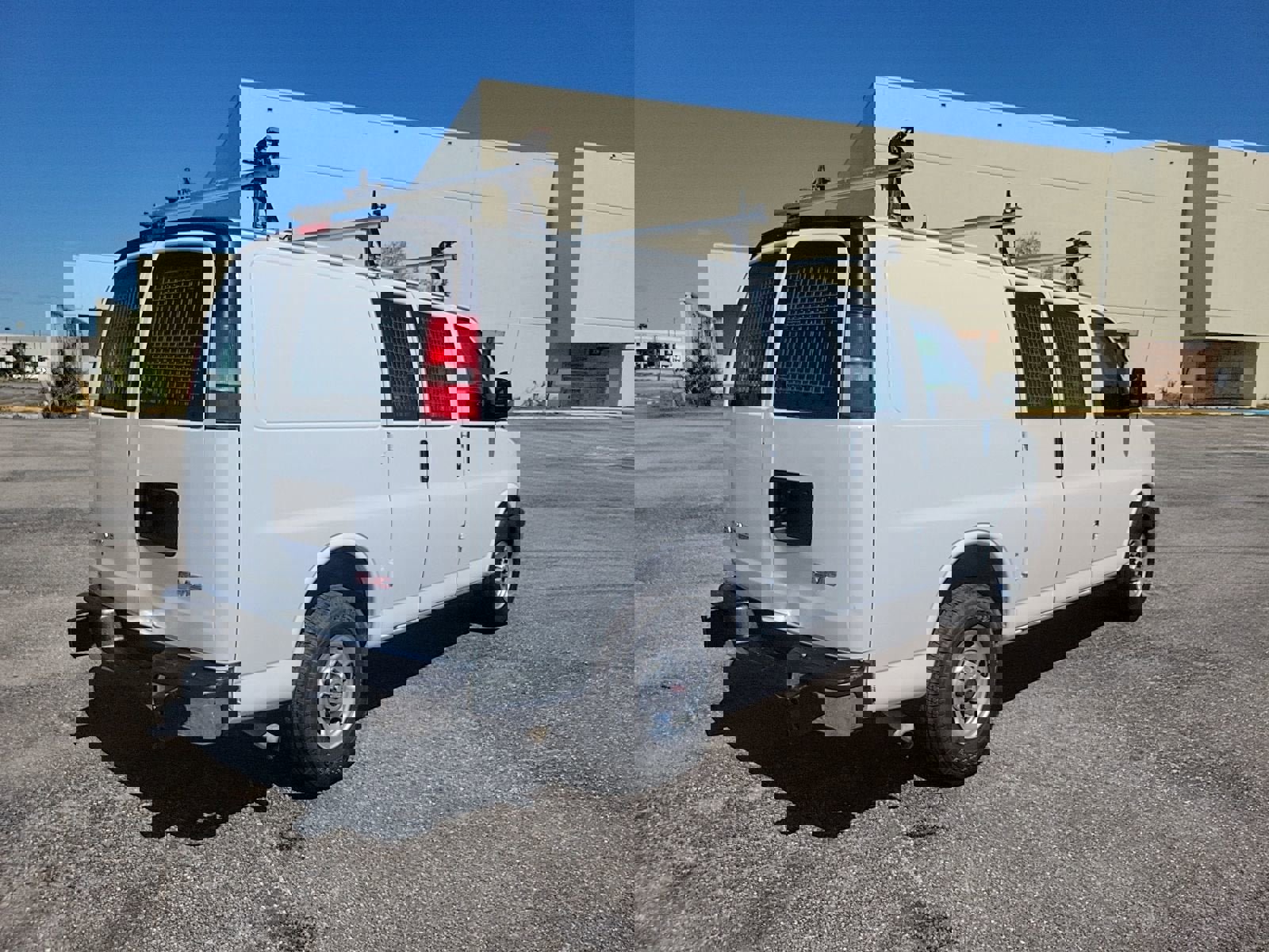 Used 2016 GMC Savana 2500 image 5