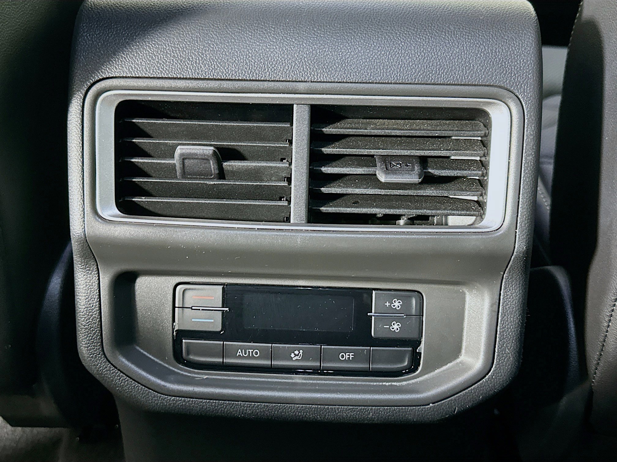 Used 2024 Volkswagen Atlas SE image 27