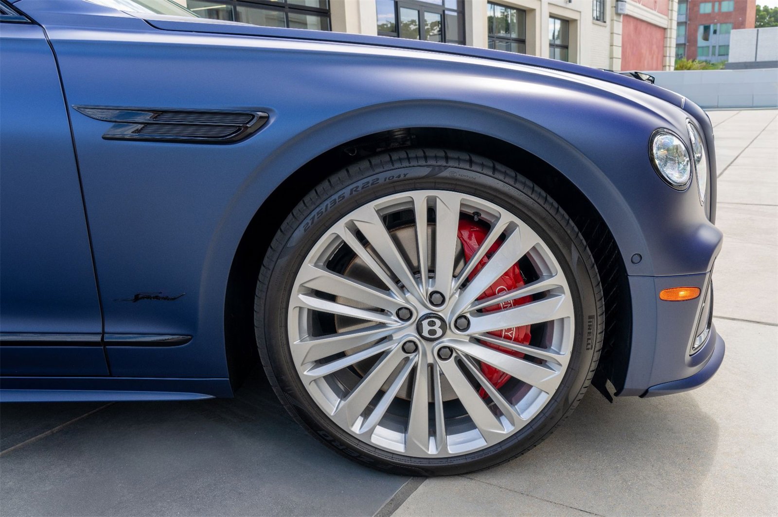 Used 2025 Bentley Flying Spur Plug-In Hybrid image 25