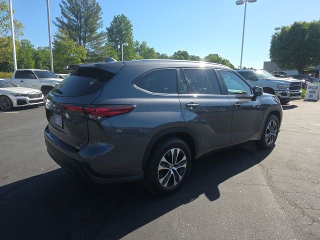 Used 2023 Toyota Highlander XLE FWD image 8
