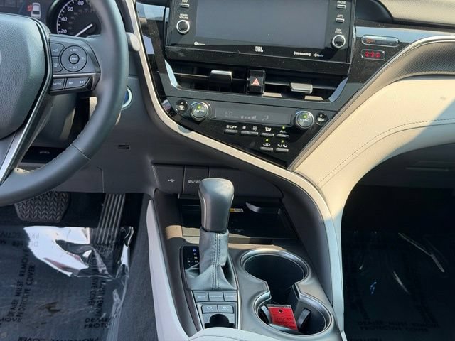 Used 2022 Toyota Camry XSE w/ Navigation Upgrade Package FWD image 16