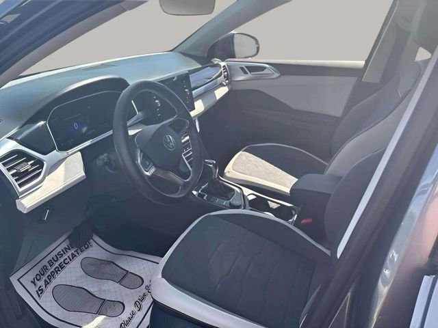 Used 2025 Volkswagen Taos SE AWD/4WD image 5