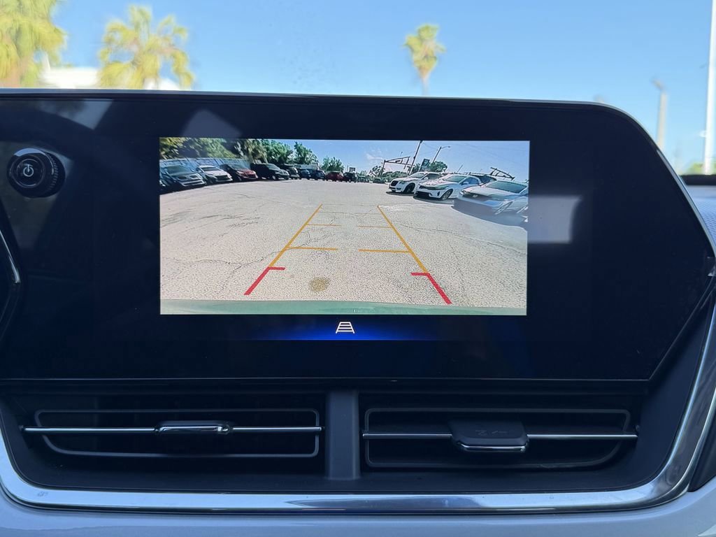 Certified 2025 Chevrolet Trax LT FWD image 23