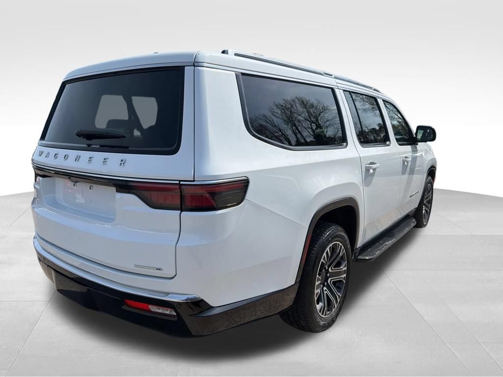 Used 2024 Jeep Wagoneer L Series II w/ Flexible Seating Group AWD/4WD image 5