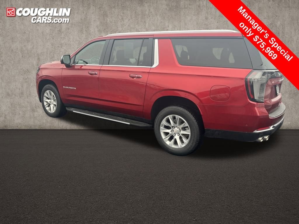 Used 2025 Chevrolet Suburban Premier image 3