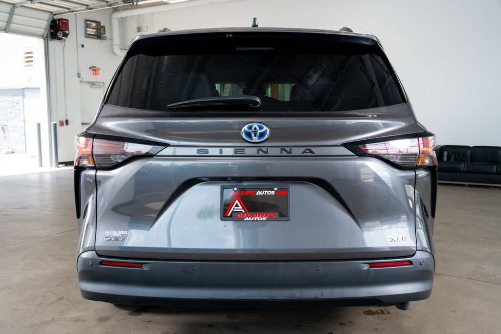 Used 2025 Toyota Sienna XLE image 12