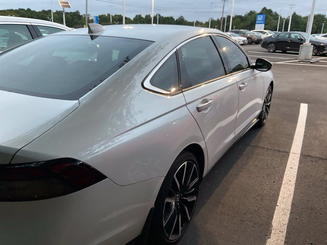 Used 2024 Honda Accord Touring image 6