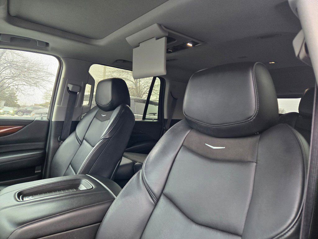 Used 2019 Cadillac Escalade Premium Luxury image 25
