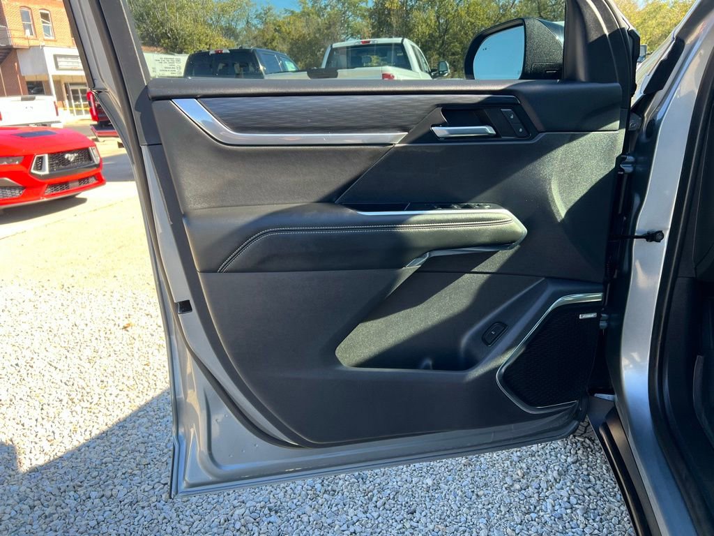 Used 2024 GMC Acadia Elevation w/ Luxury Package image 11