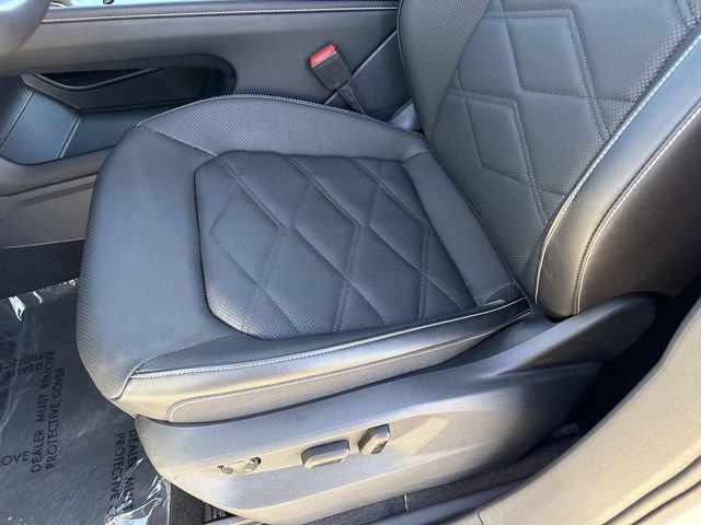 Used 2025 Volkswagen Atlas SE image 12