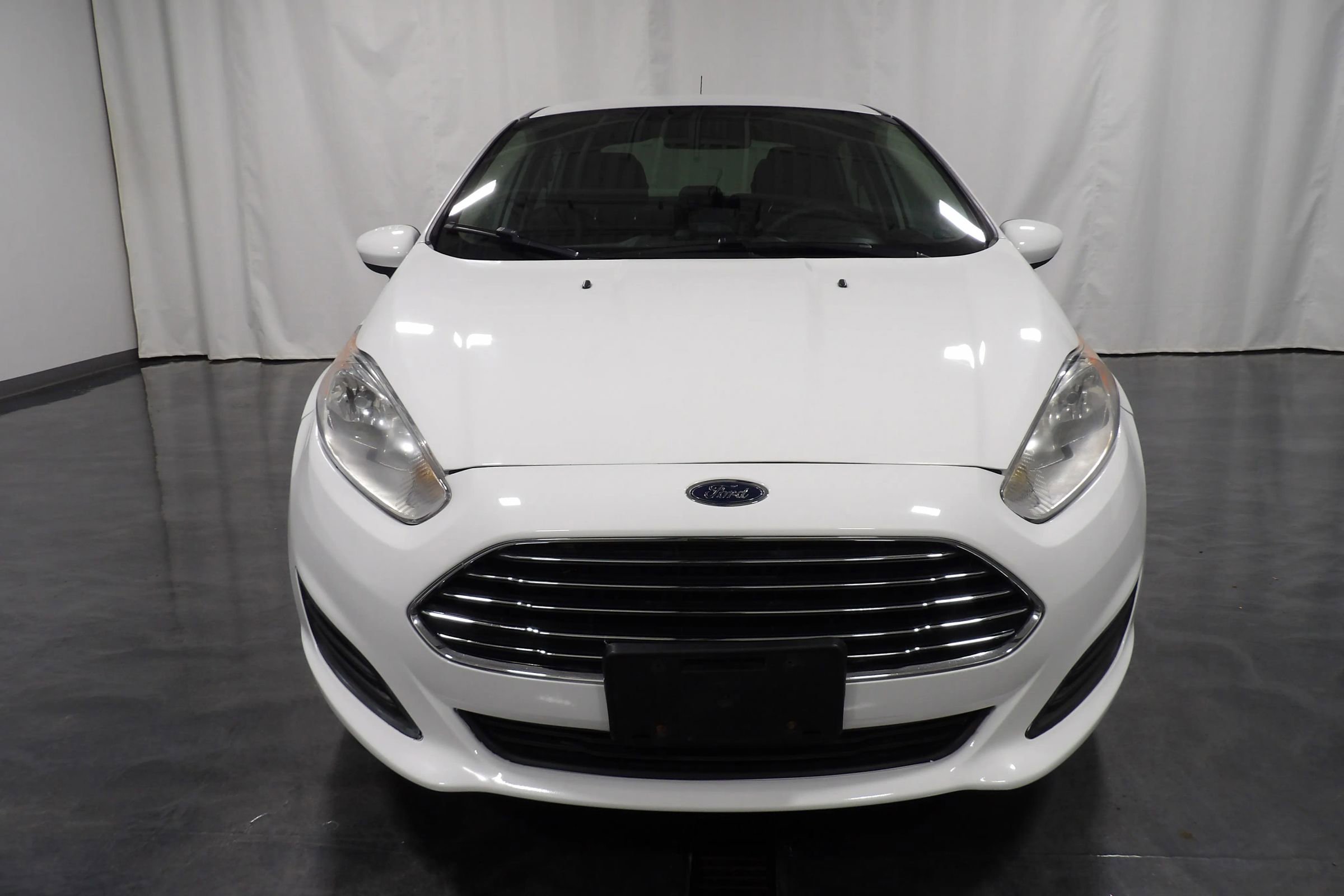 Used 2019 Ford Fiesta SE FWD image 2