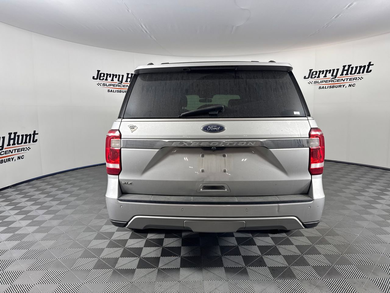 Used 2019 Ford Expedition XLT w/ Equipment Group 202A RWD image 10