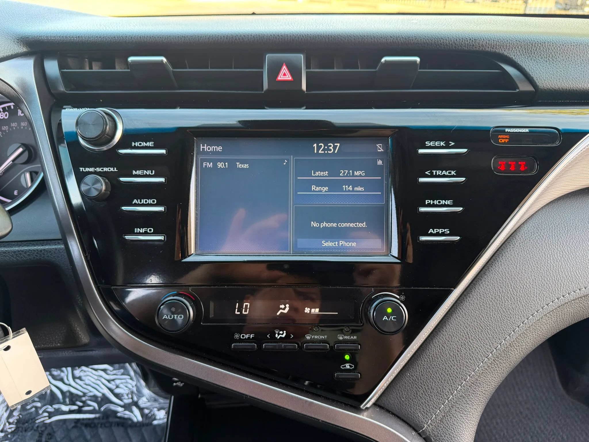 Used 2018 Toyota Camry SE FWD image 22