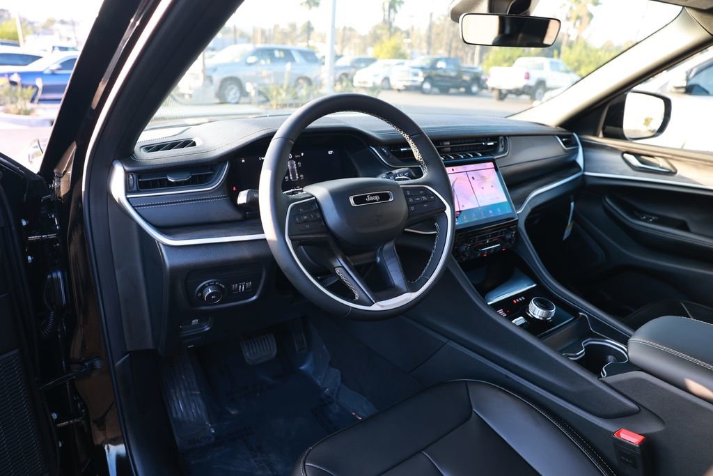New 2025 Jeep Grand Cherokee Limited image 10