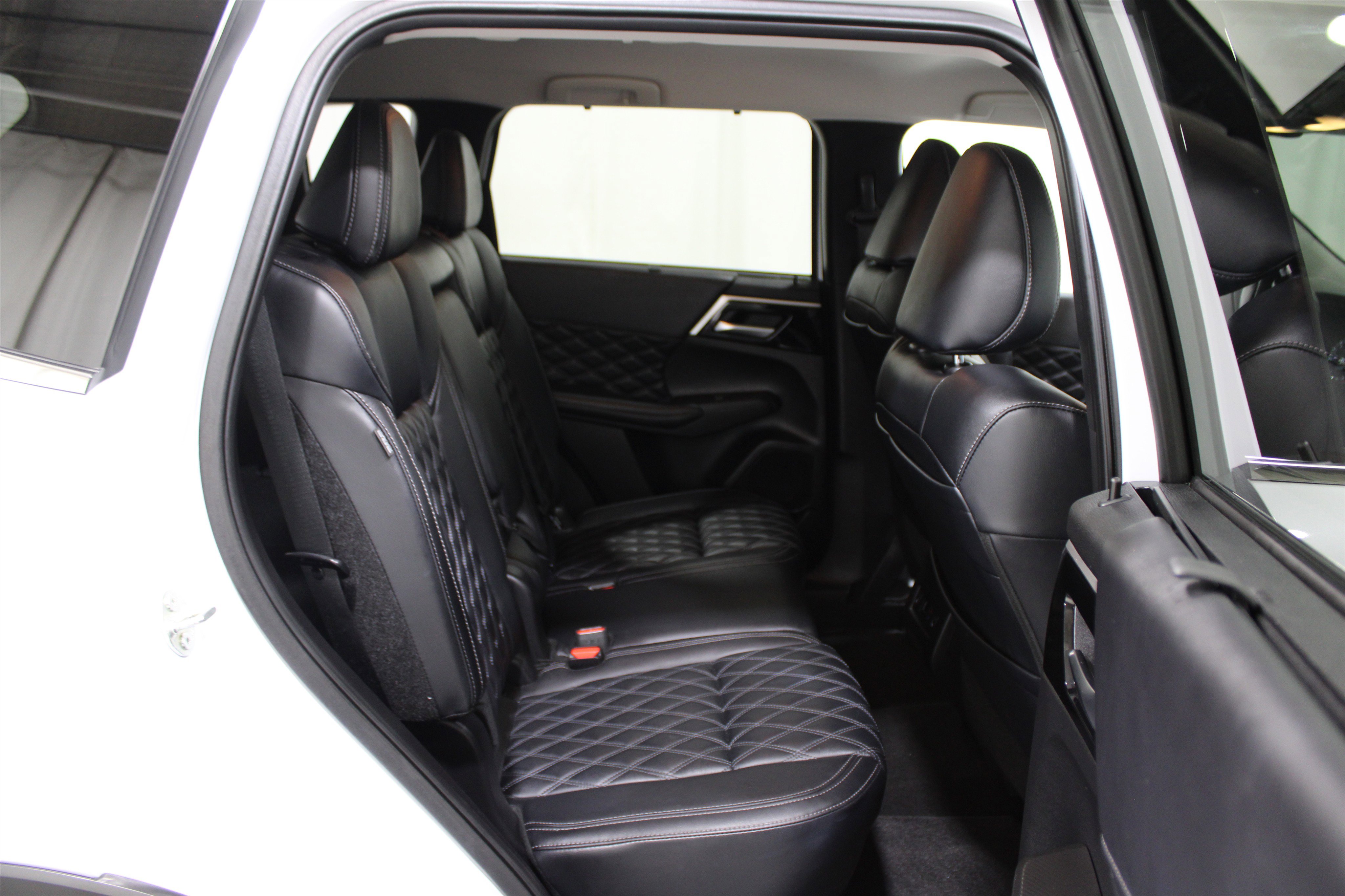 Used 2024 Mitsubishi Outlander SEL image 33