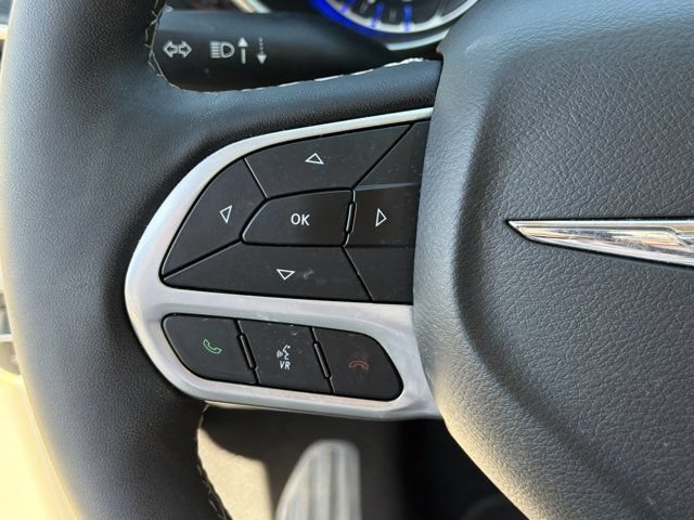 Certified 2024 Chrysler Pacifica Limited FWD image 29