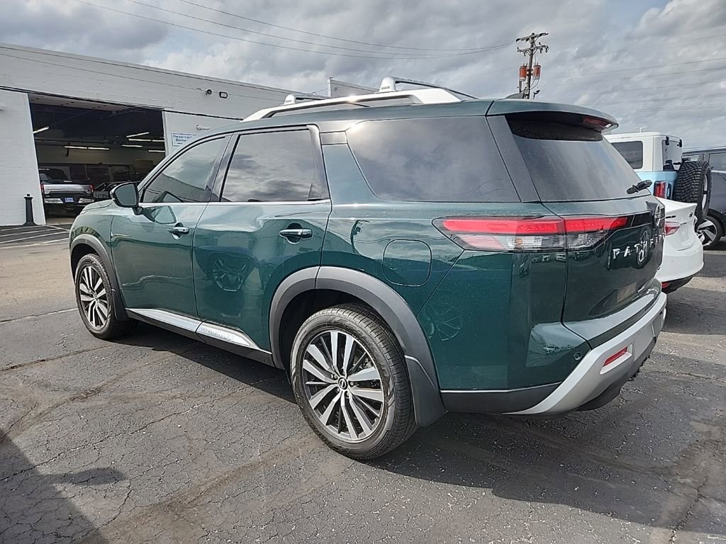 Used 2022 Nissan Pathfinder Platinum w/ Cargo Package image 4