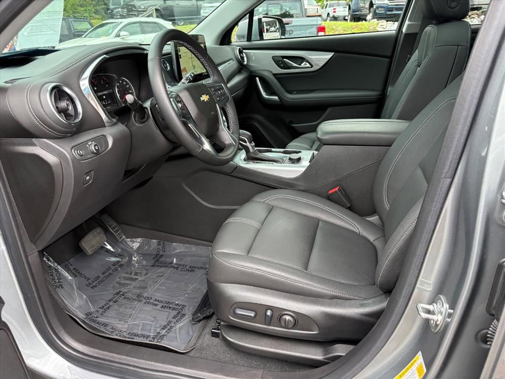 Used 2024 Chevrolet Blazer LT w/ Sound & Technology Package FWD image 17