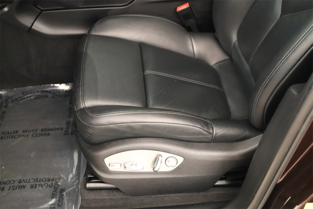 Used 2023 Porsche Macan Turbo image 23