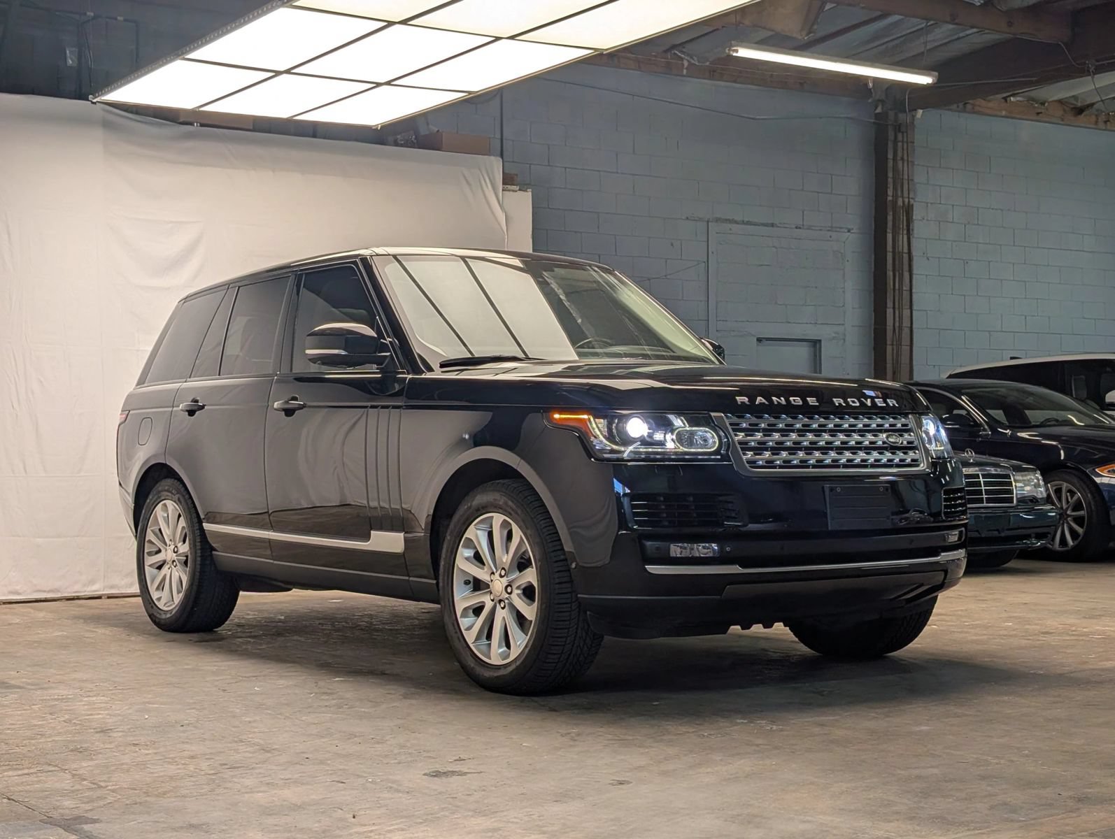 Used 2014 Land Rover Range Rover HSE AWD/4WD image 1