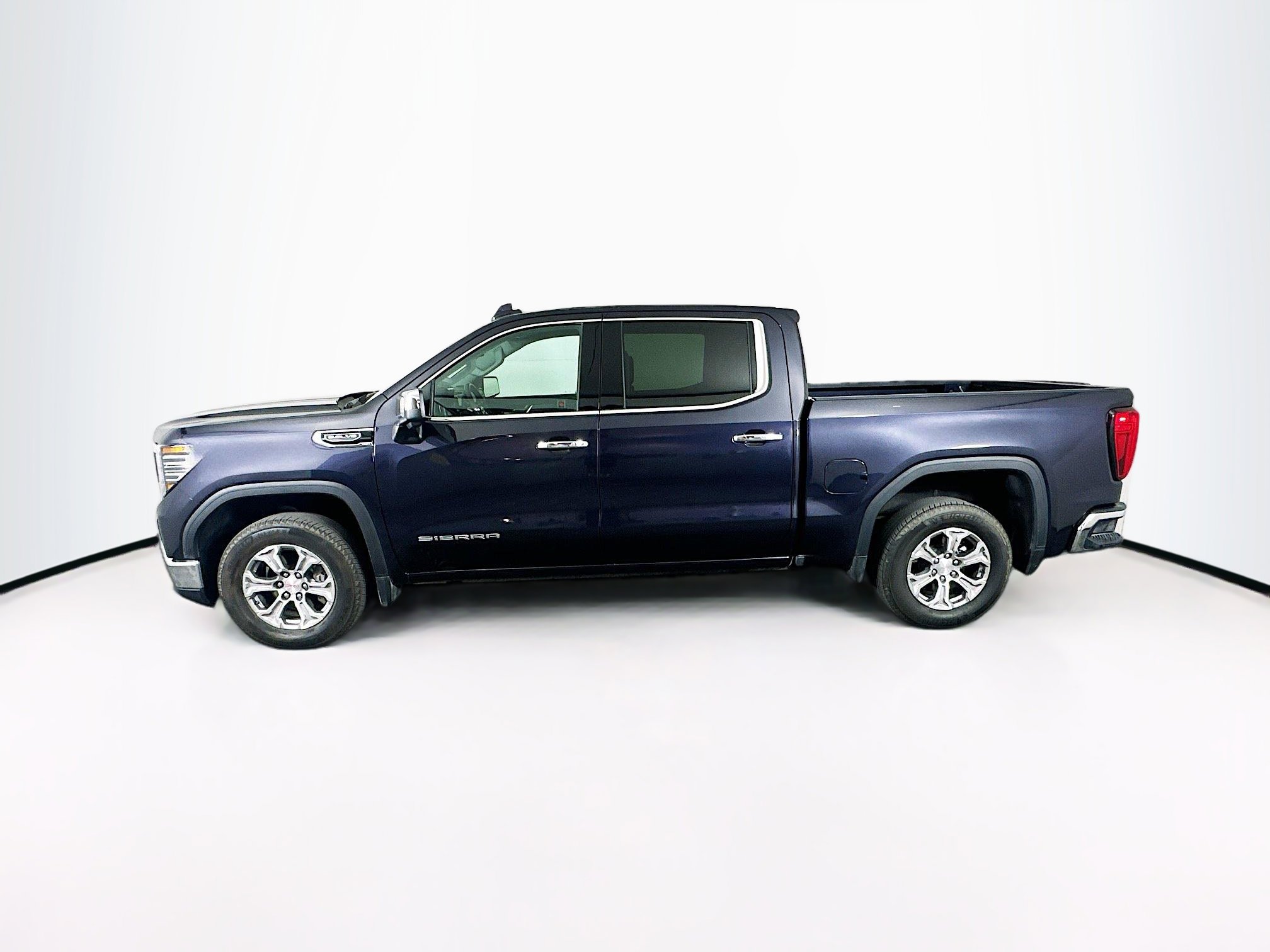 Used 2025 GMC Sierra 1500 SLT image 4